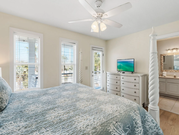 Luxurious 8 Bedroom Coastal Retreat in Destin - Perfect for Groups